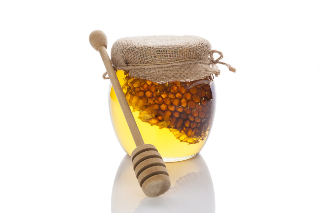 honey-jar-with-wooden-dipper